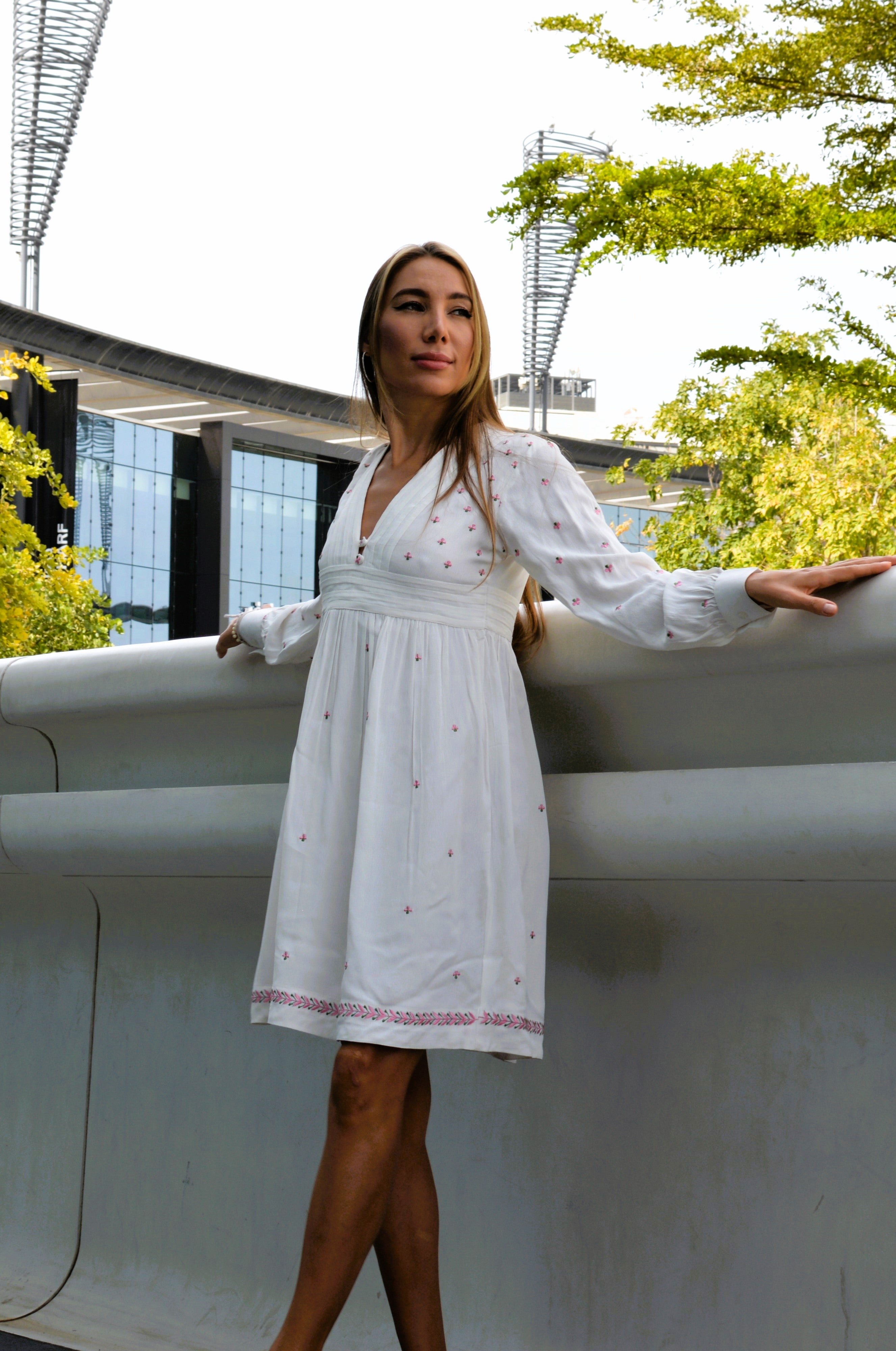 WHITE DRESS WITH EMBROIDERY