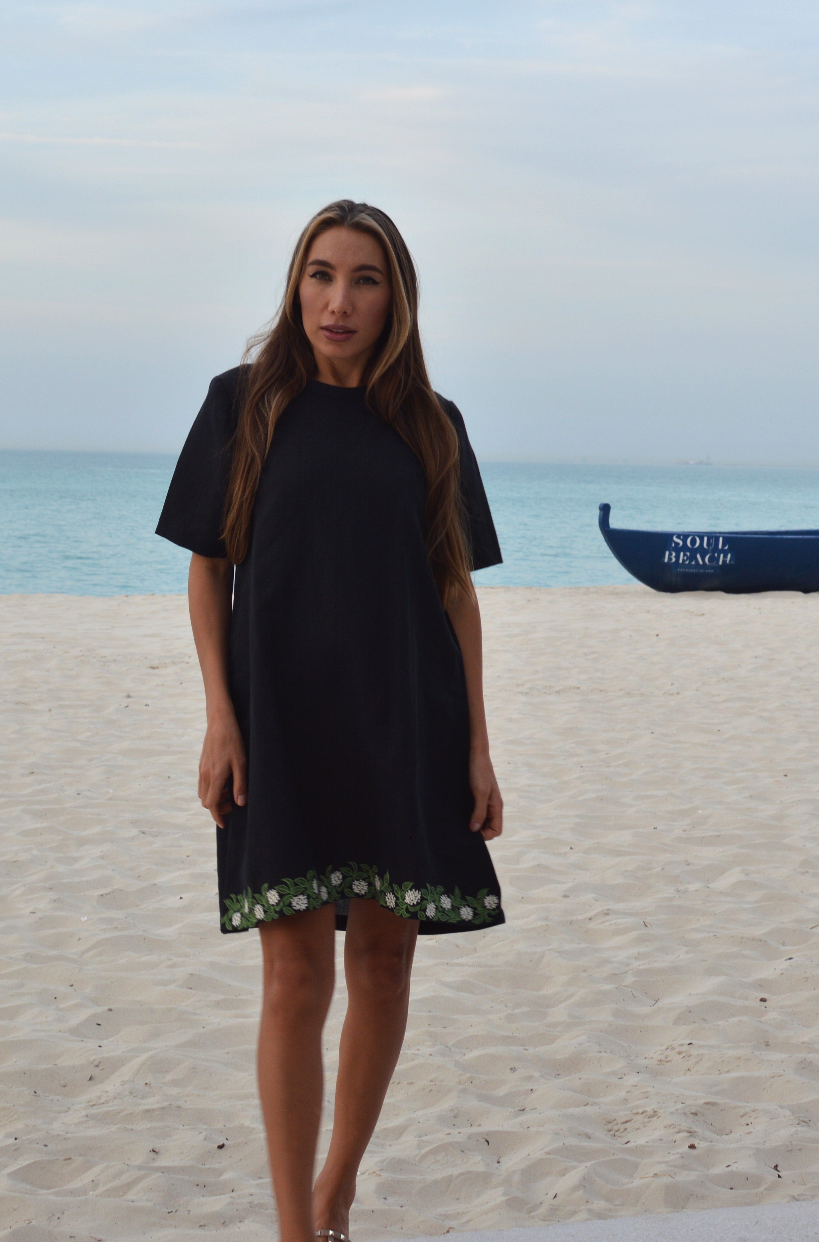 BLACK LINEN SHORT DRESS WITH EMBROIDERY