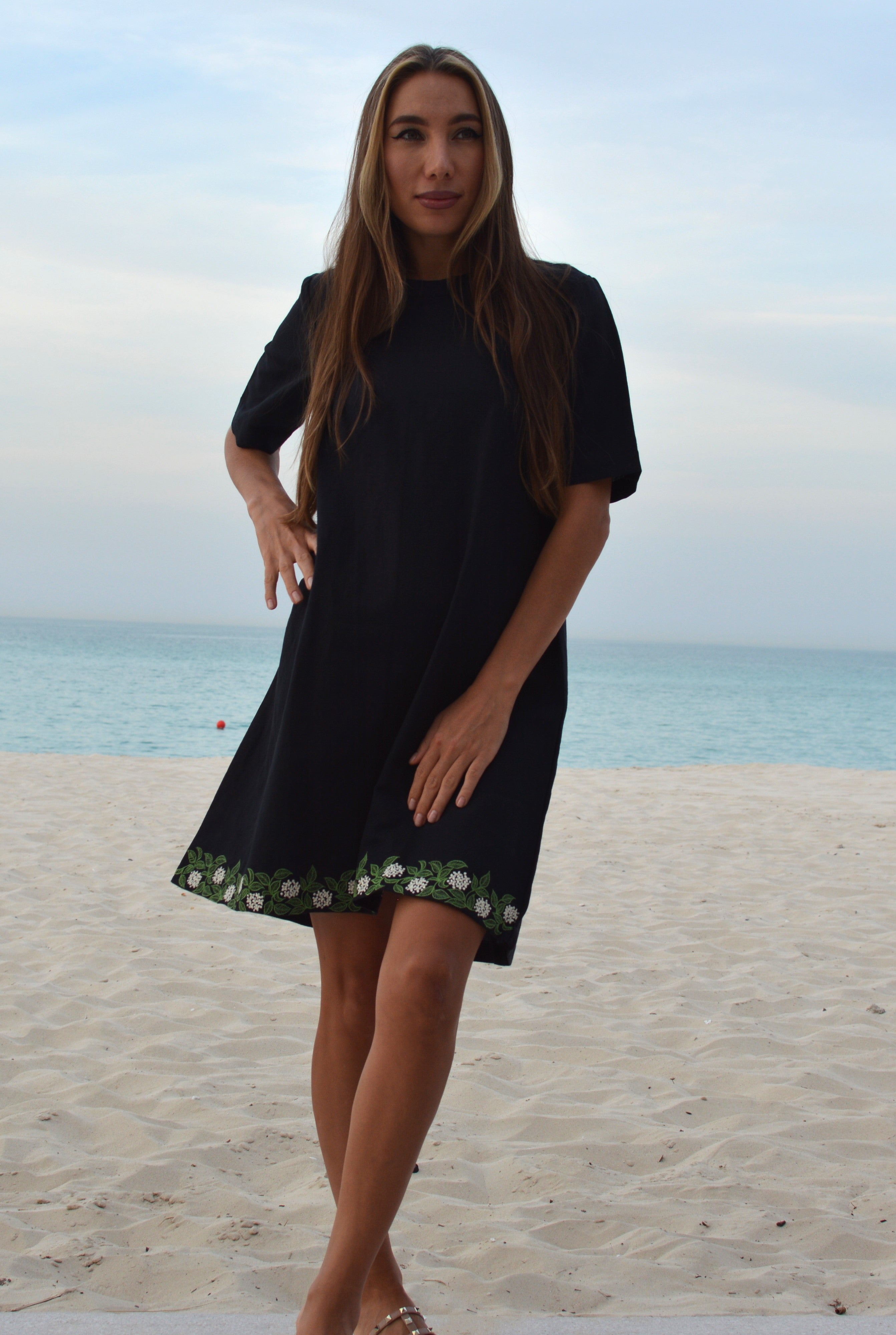 BLACK LINEN SHORT DRESS WITH EMBROIDERY