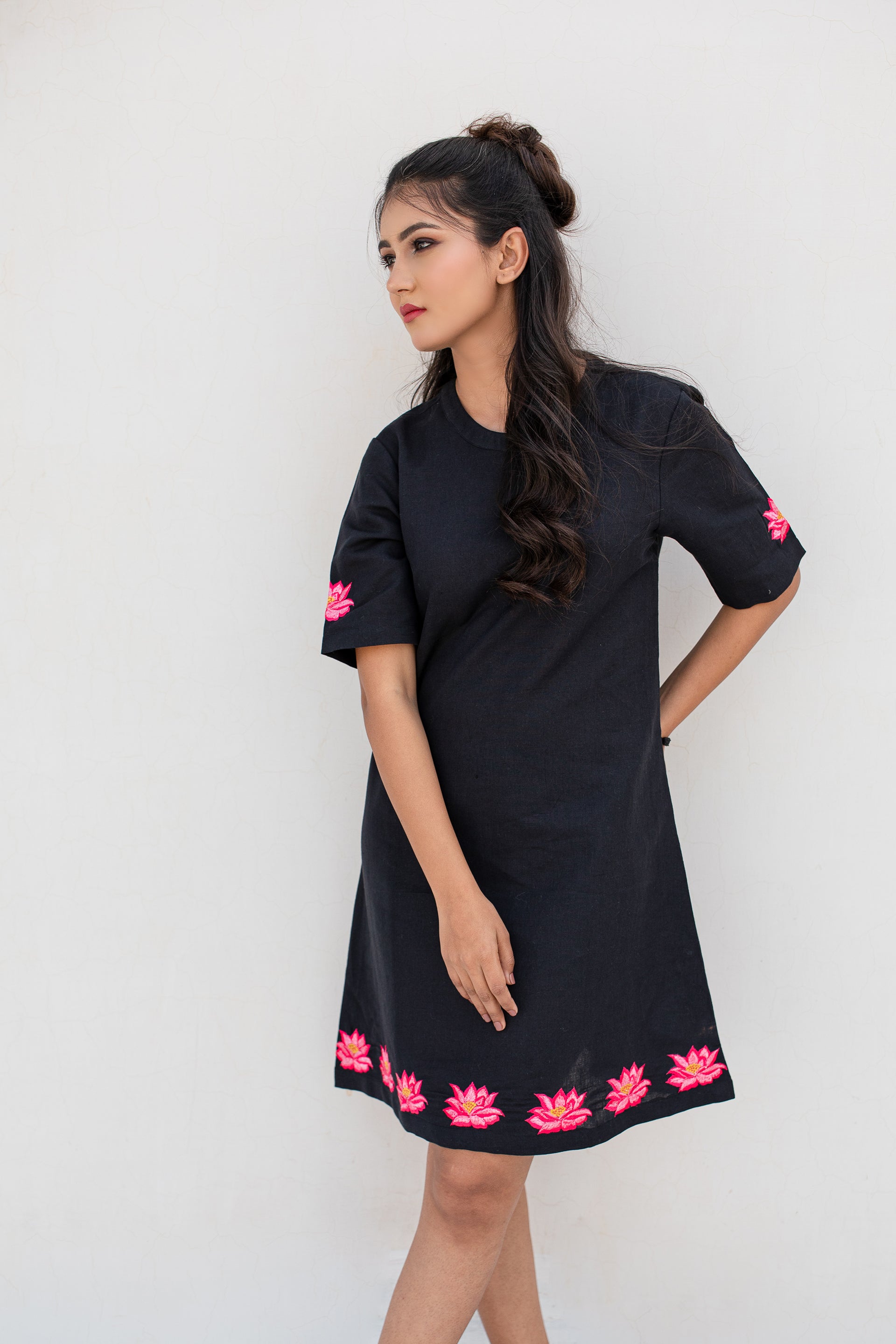 LINEN DRESS WITH EMBROIDERY